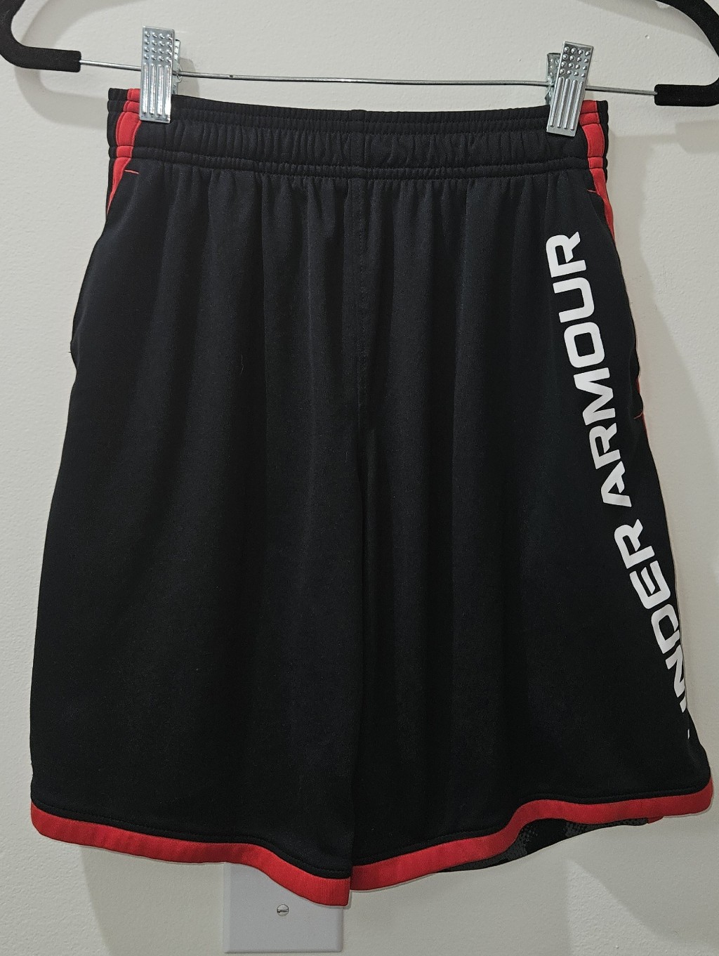 Under Armour Boys Size Ymd Shorts, Excellent Condition